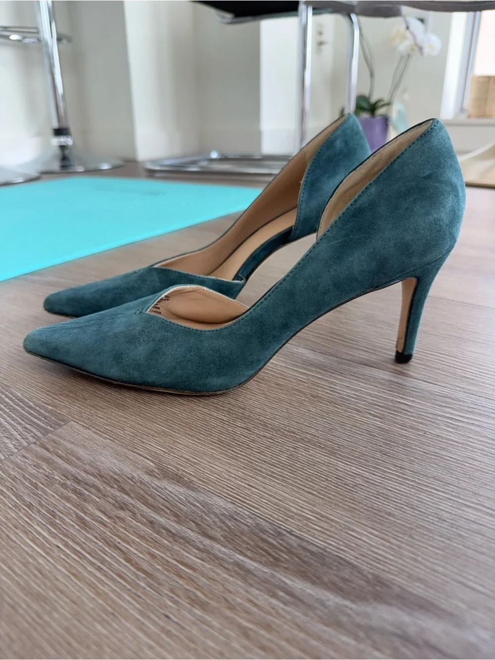 Banana Republic classic pointed
